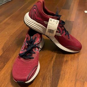 Adidas Aerobounce 2 size 10 running shoes NWT